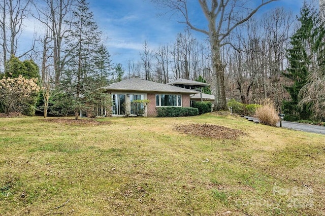 view of front of property with a front lawn