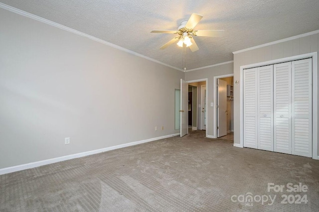 unfurnished bedroom featuring light carpet, a textured ceiling, ceiling fan, and crown molding