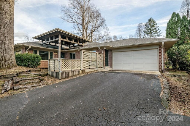 view of front facade featuring a garage