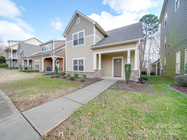 view of front facade featuring a front yard