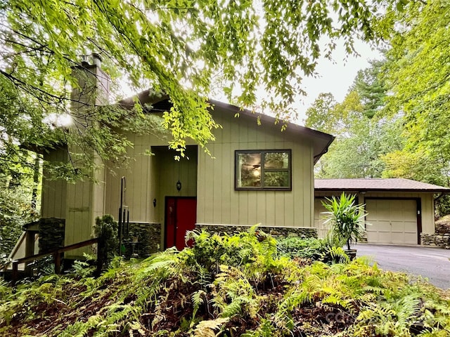 view of front of house with a garage