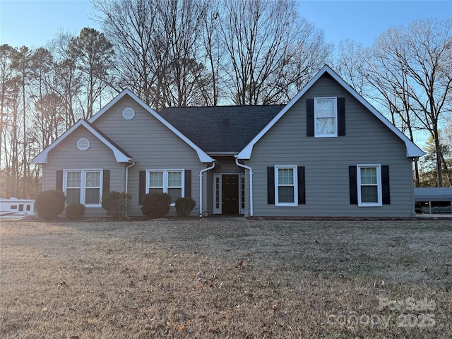 view of front of house featuring a front lawn