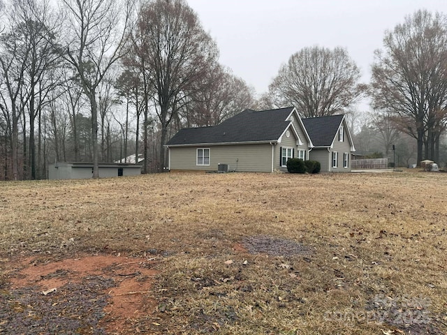 view of side of property featuring a yard