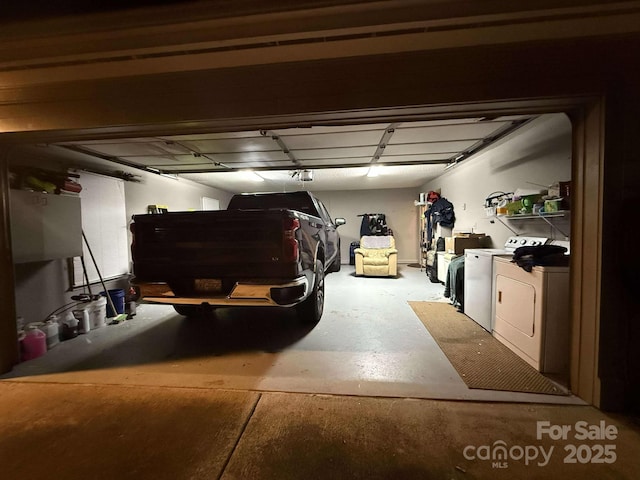 garage featuring washer and clothes dryer