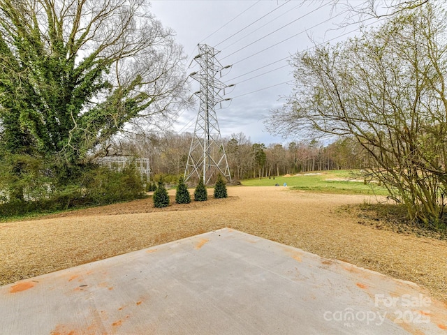 view of yard with a patio area