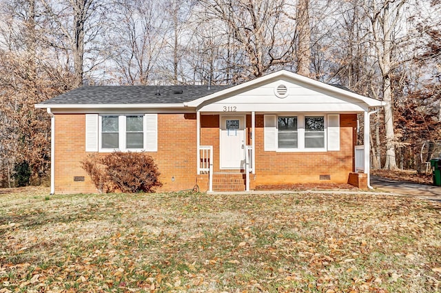 view of front of property featuring a front yard