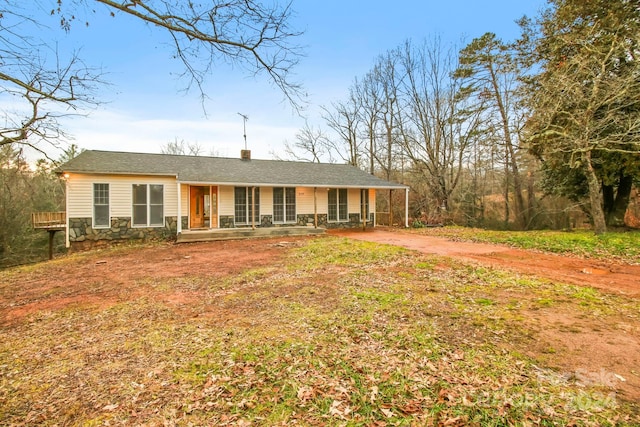 single story home with a porch