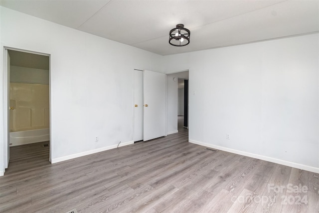 unfurnished room featuring light hardwood / wood-style flooring