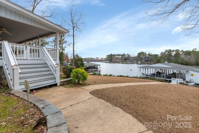 view of yard featuring a water view