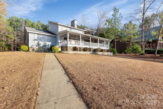 view of front of property featuring a porch