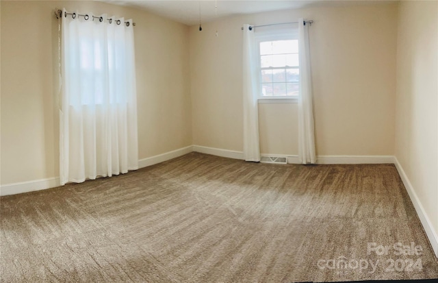 spare room with carpet flooring