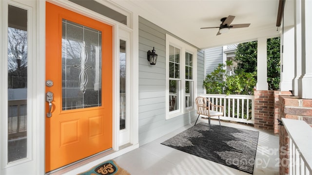 doorway to property with ceiling fan