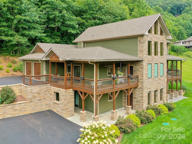 view of front of home featuring a patio