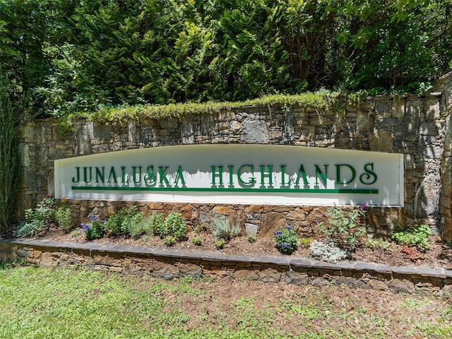 view of community / neighborhood sign