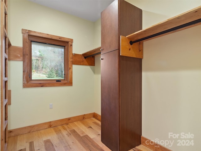 walk in closet with light wood-type flooring