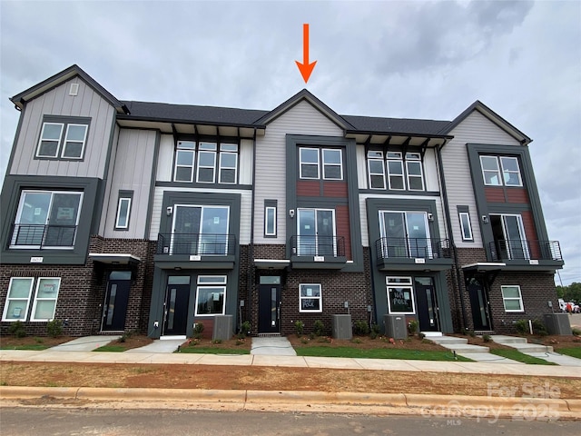 1615 Polk St Unit Eqx0208, Charlotte, NC 28206 - townhome / multi-family property with brick siding and a balcony