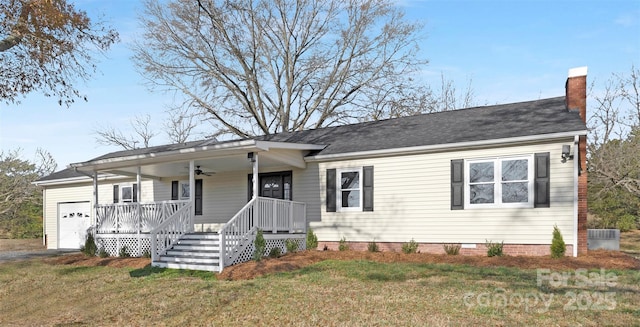 view of front of property with covered porch, central air condition unit, ceiling fan, and a front yard