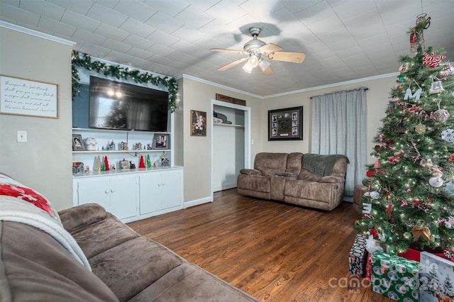 living room featuring dark hardwood / wood-style flooring, ceiling fan, and ornamental molding