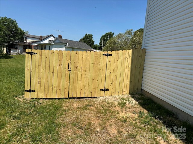 613 Buffalo St, Shelby, NC 28150 - view of yard featuring fence