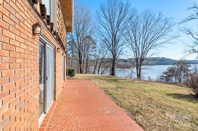 view of yard with a water view