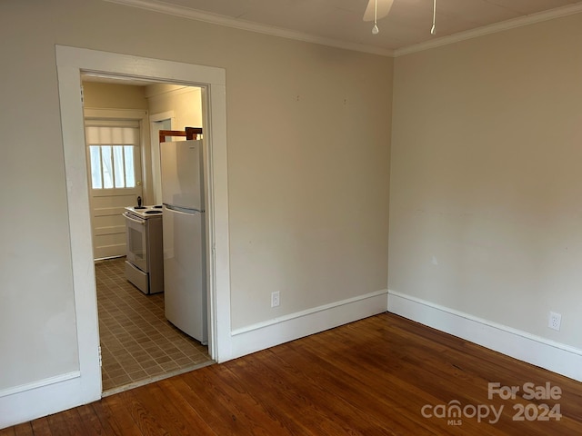 spare room with hardwood / wood-style floors, ceiling fan, and ornamental molding