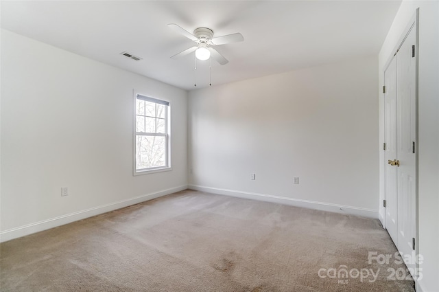 unfurnished room with light carpet and ceiling fan