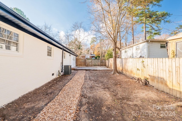 view of yard featuring central AC unit