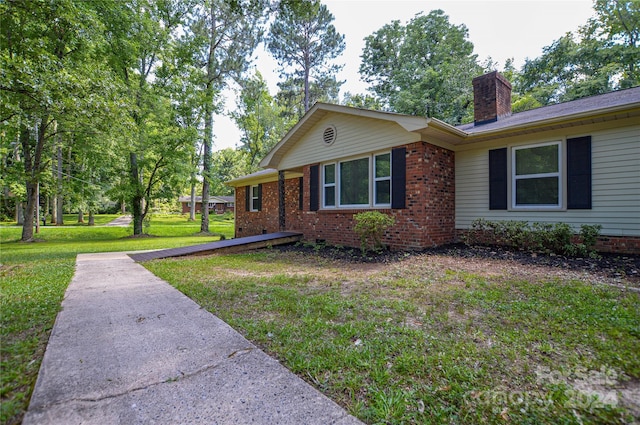 view of front of house featuring a front yard