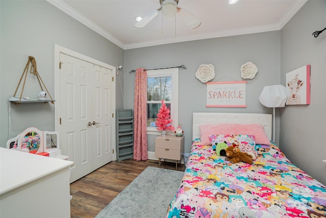 bedroom with dark hardwood / wood-style flooring, a closet, ceiling fan, and ornamental molding