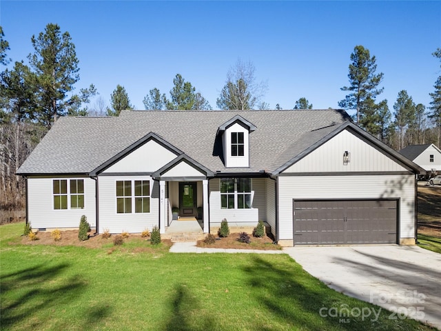 view of front facade featuring a front lawn and a garage