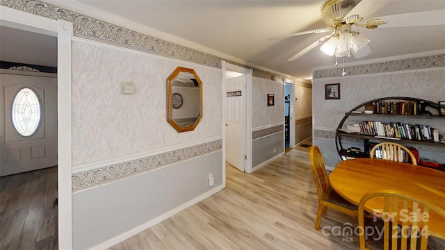 dining area featuring ceiling fan, crown molding, and light hardwood / wood-style flooring