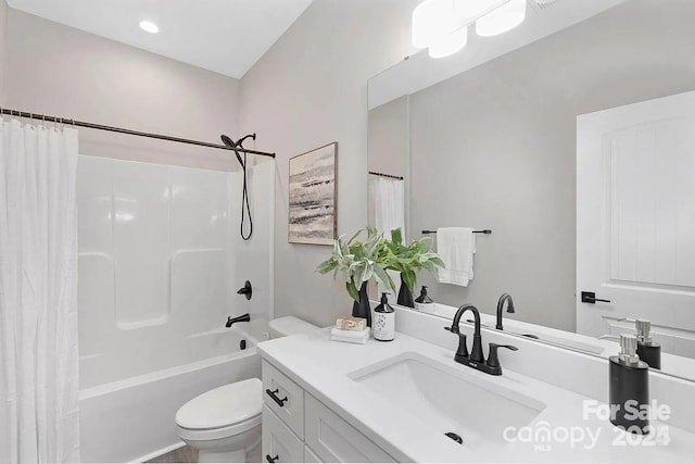 full bath with toilet, recessed lighting, shower / bath combo with shower curtain, and vanity