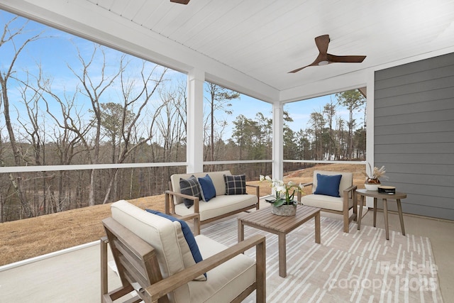 sunroom with ceiling fan