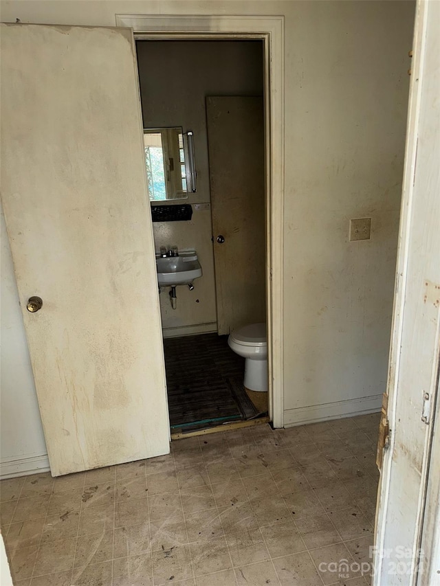 bathroom featuring sink and toilet