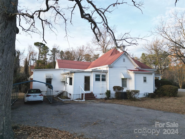 view of front of property