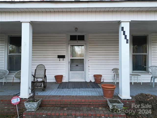 doorway to property with covered porch