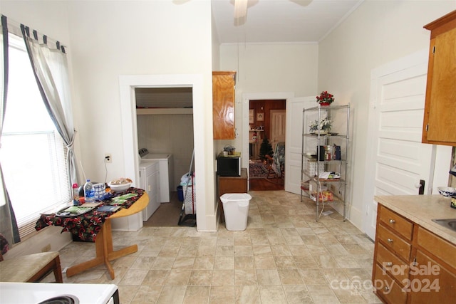 bathroom with ceiling fan, crown molding, and washing machine and clothes dryer