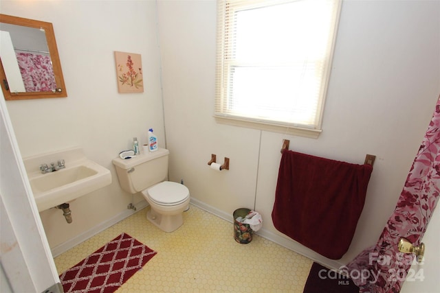 bathroom featuring toilet and sink