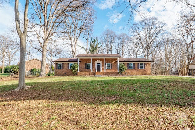 ranch-style house featuring a front yard