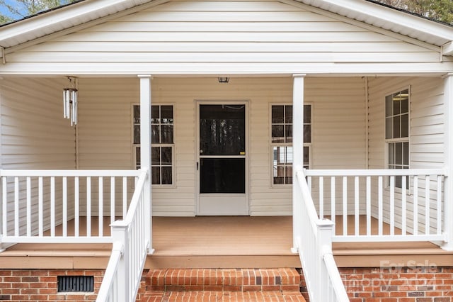 doorway to property with covered porch