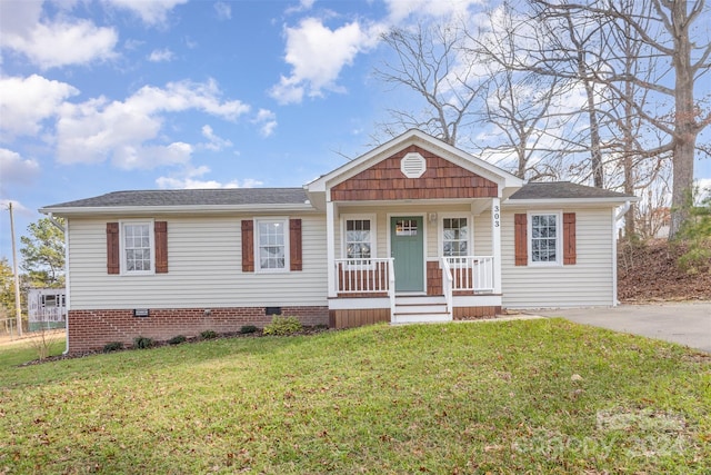 view of front facade featuring a front yard and a porch