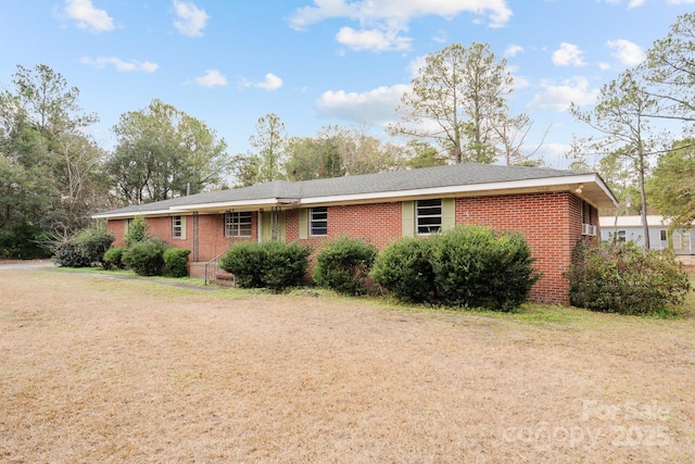 exterior space featuring a front lawn