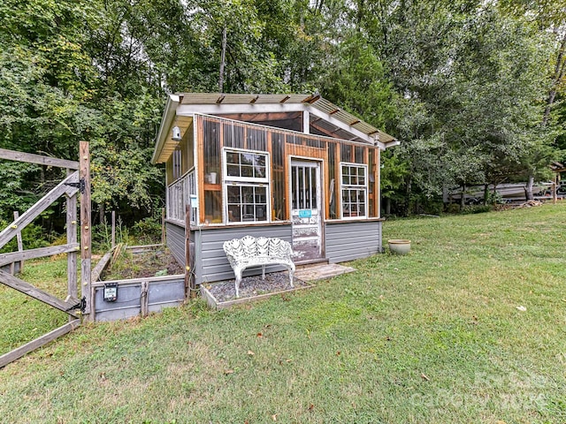 view of outdoor structure featuring a yard