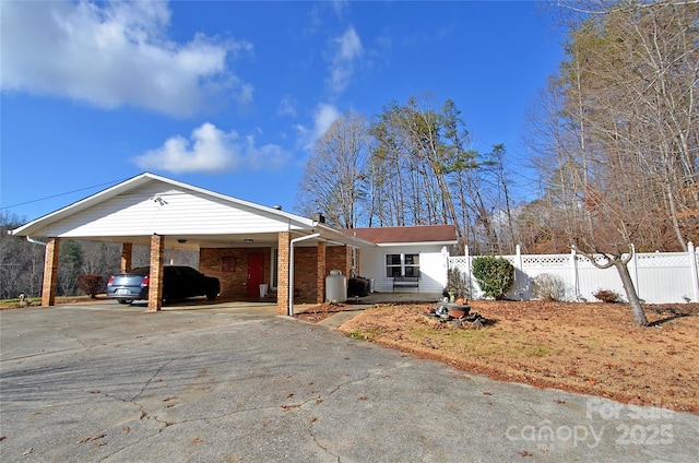 single story home with a carport