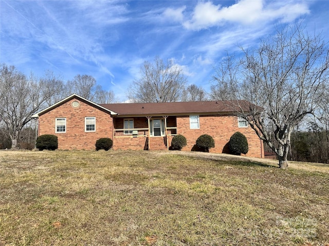 single story home featuring a front lawn