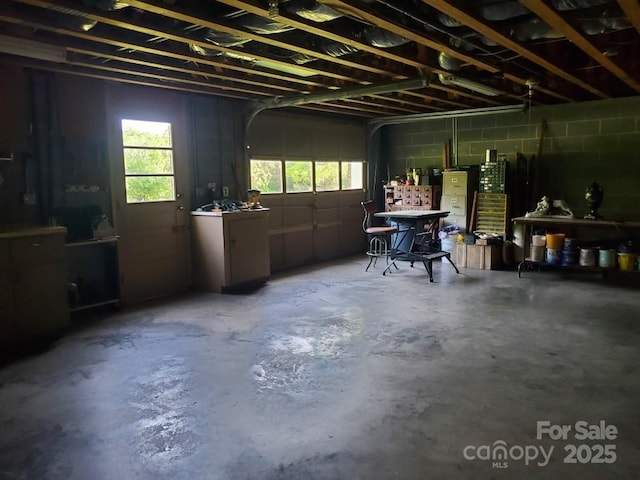 garage featuring concrete block wall