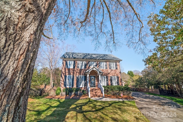 colonial home with a front yard