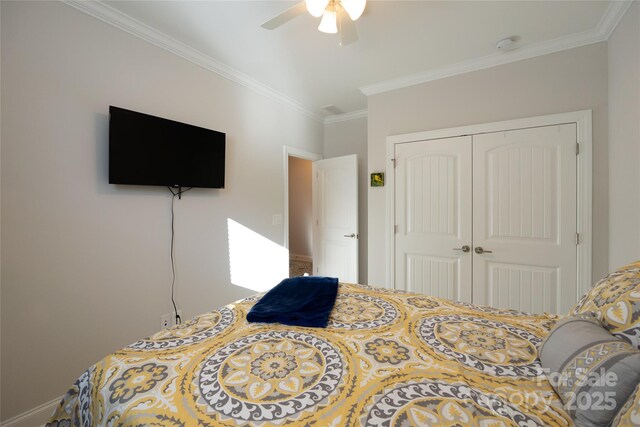 bedroom featuring ceiling fan, a closet, and ornamental molding