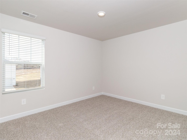 unfurnished room featuring carpet floors