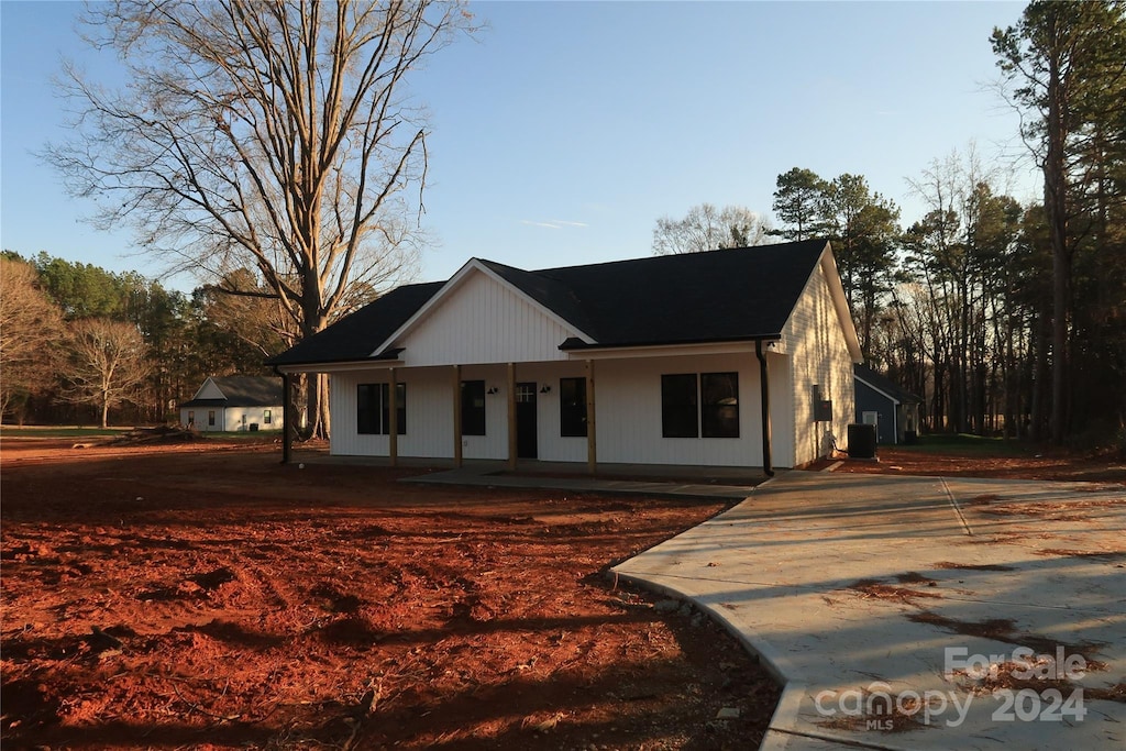 view of front of home with a porch